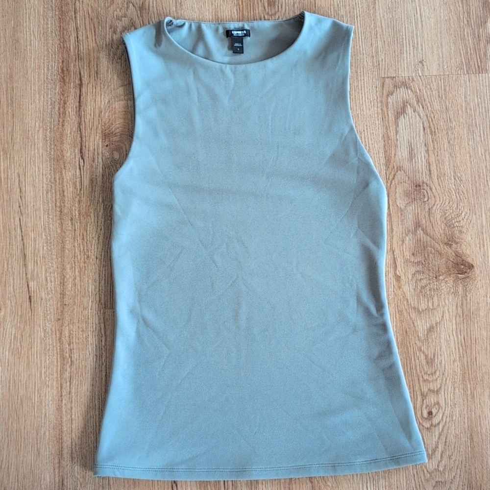 Body contour tank top